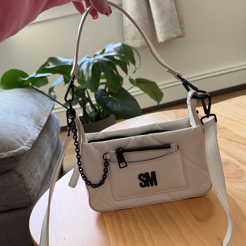 Steve Madden White shoulder bag with Chain Detail